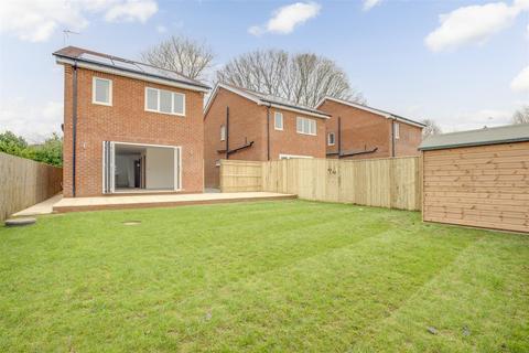 4 bedroom detached house to rent, Bramley Close, High Wycombe HP12