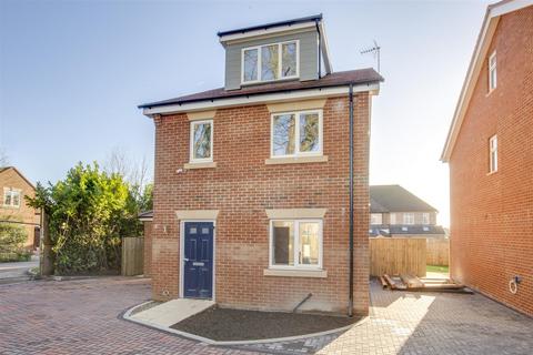 4 bedroom detached house to rent, Bramley Close, High Wycombe HP12