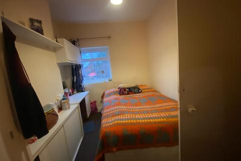 4 bedroom terraced house to rent, Elsenham Road, London E12