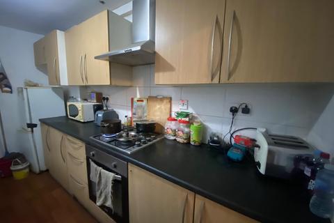 4 bedroom terraced house to rent, Elsenham Road, London E12