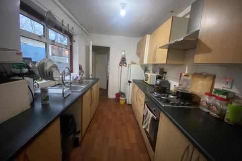 4 bedroom terraced house to rent, Elsenham Road, London E12