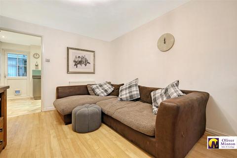 2 bedroom end of terrace house for sale, Regal Close, Standon