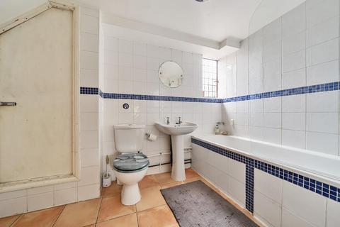 2 bedroom flat for sale, Woking,  Surrey,  GU22