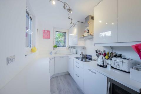 2 bedroom flat for sale, Colet Gardens, London W14