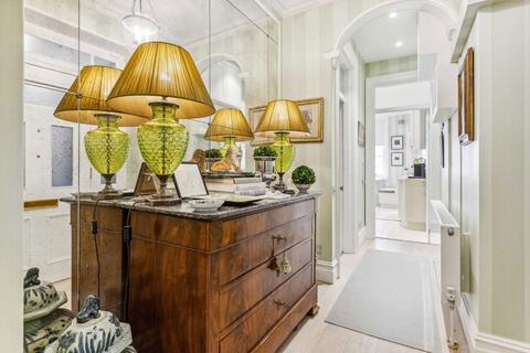 64 Hamlet Gardens, London, W6 0SU
