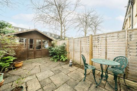 2 bedroom flat to rent, Harper Mews, London SW17