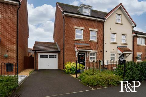 4 bedroom terraced house for sale, Chapman Drive, Binfield, Bracknell, Berkshire, RG42