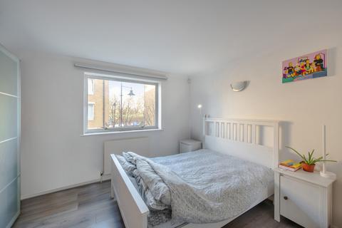 2 bedroom flat for sale, Armoury House, 7 Gunmakers Lane, London