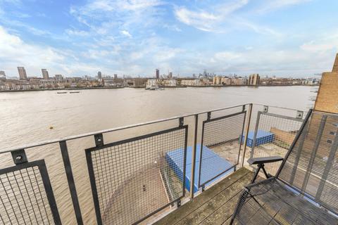 2 bedroom flat for sale, Riverview Court, Old Bellgate Place, London