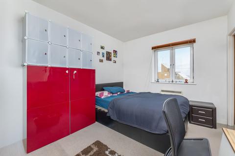 2 bedroom flat for sale, Riverview Court, Old Bellgate Place, London