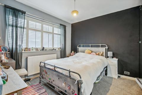 3 bedroom semi-detached house for sale, Station Gardens, London