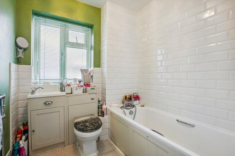 3 bedroom semi-detached house for sale, Station Gardens, London