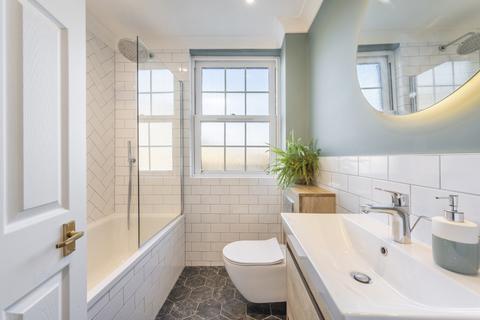 18 Edward Square, London, SE16 5EE