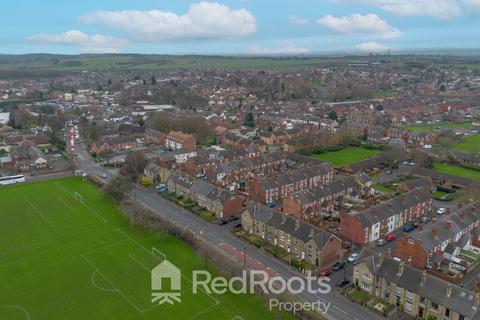 3 bedroom terraced house to rent, Wakefield Road, Pontefract WF9