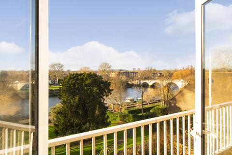 2 bedroom flat for sale, Petersham Road, Richmond, Surrey