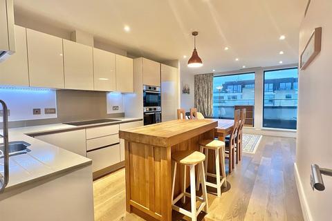 3 bedroom flat for sale, Camden High Street, London