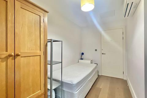 3 bedroom flat for sale, Camden High Street, London