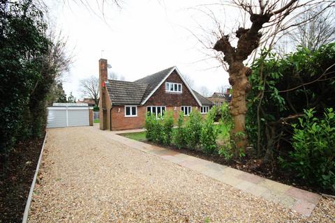 4 bedroom chalet to rent, Lewins Road, Gerrards Cross SL9