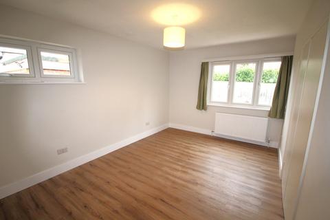 4 bedroom chalet to rent, Lewins Road, Gerrards Cross SL9