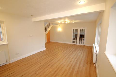 4 bedroom chalet to rent, Lewins Road, Gerrards Cross SL9