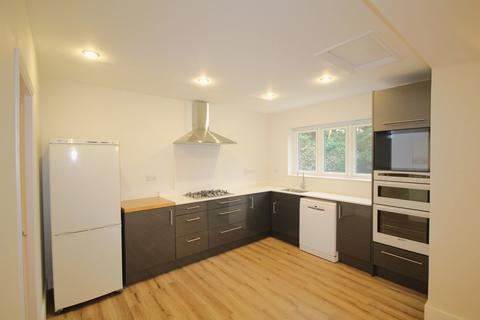 4 bedroom chalet to rent, Lewins Road, Gerrards Cross SL9