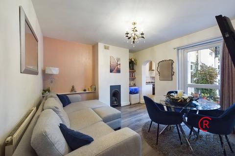 2 bedroom maisonette for sale, Queens Avenue, Greenford, UB6