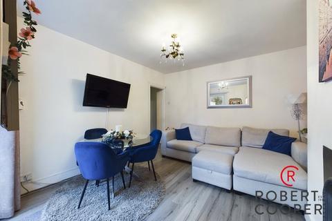 2 bedroom maisonette for sale, Queens Avenue, Greenford, UB6