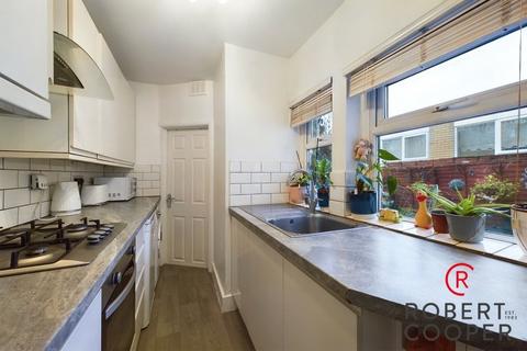 2 bedroom maisonette for sale, Queens Avenue, Greenford, UB6