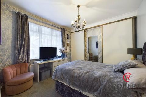 2 bedroom maisonette for sale, Queens Avenue, Greenford, UB6