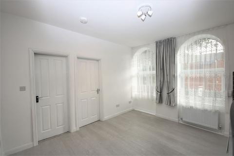 1 bedroom flat to rent, Avenue Road, London, N12