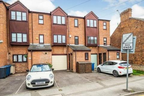 3 bedroom terraced house to rent, Exchange Road, West Bridgford, Nottingham, Nottinghamshire, NG2