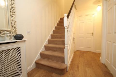 4 bedroom house to rent, Costins Walk, Berkhamsted