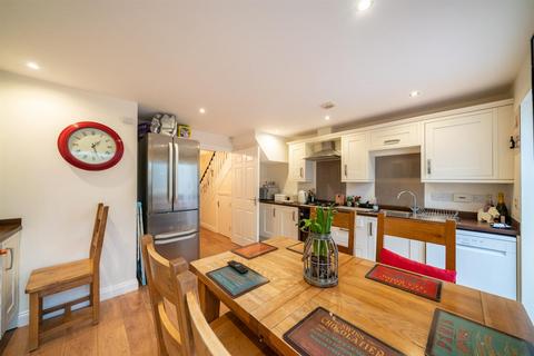 4 bedroom house to rent, Costins Walk, Berkhamsted