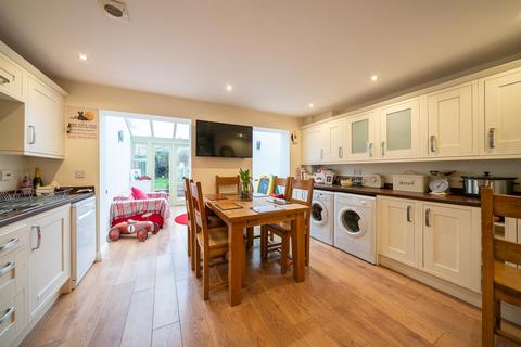 4 bedroom house to rent, Costins Walk, Berkhamsted