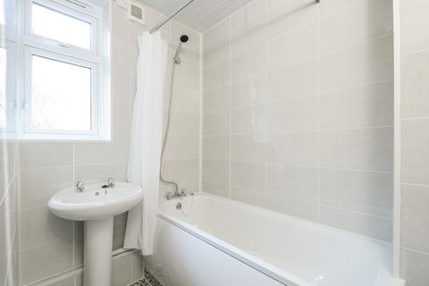 2 bedroom flat to rent, Wyvil Road Vauxhall SW8