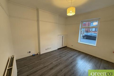 3 bedroom terraced house to rent, Broomhall Road, Salford M27