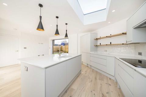 58 Warwick Road, Twickenham, TW2 6SW