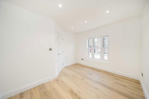 58 Warwick Road, Twickenham, TW2 6SW