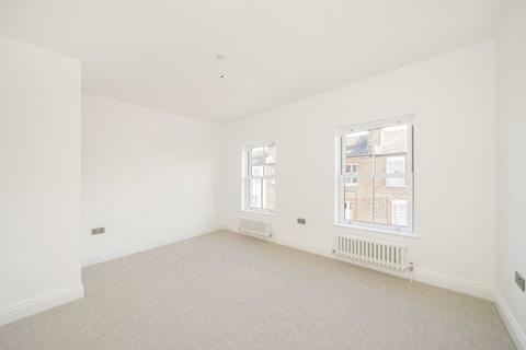 58 Warwick Road, Twickenham, TW2 6SW