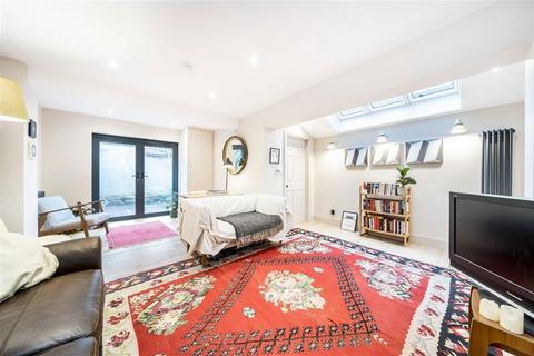 1 bedroom flat for sale, Heyford Avenue, London SW8