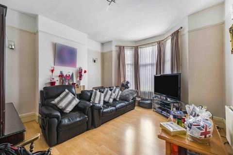 3 bedroom terraced house for sale, Boundaries Road, London