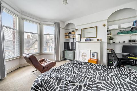 2 bedroom flat for sale, Radbourne Road, Balham