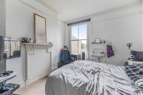 2 bedroom flat for sale, Radbourne Road, Balham