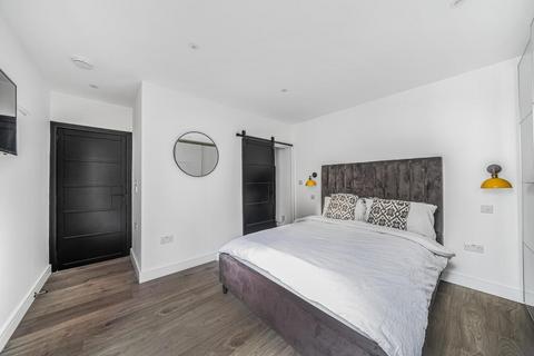 2 bedroom flat for sale, Trinity Road, Balham