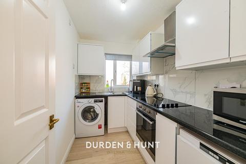 6 Maple Gate, Loughton, IG10 1PS