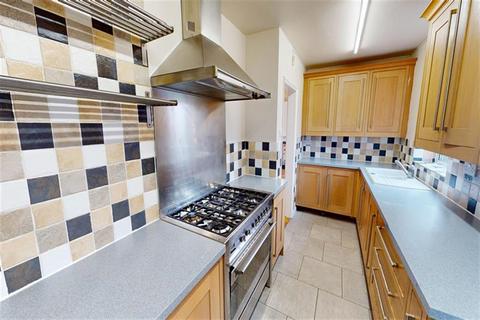 3 bedroom terraced house to rent, Theydon Grove, Woodford Green, IG8