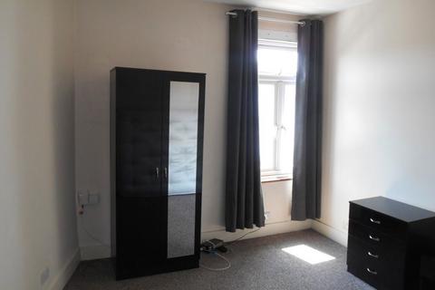 2 bedroom flat to rent, WEST WATFORD WD18