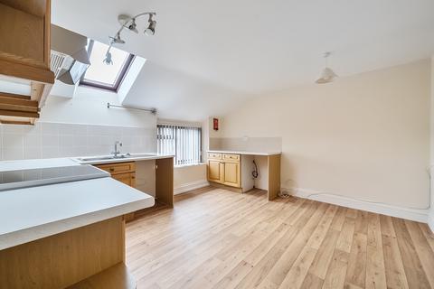 2 bedroom flat to rent, High Street, Henstridge, Somerset, BA8