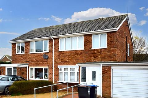 3 bedroom house to rent, Obelisk Rise, Northampton, NN2