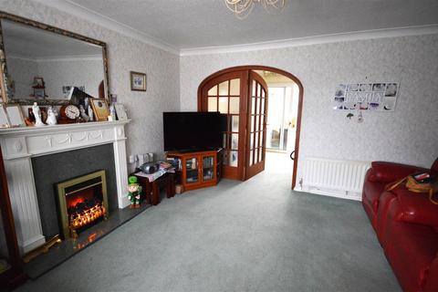 3 bedroom house to rent, Obelisk Rise, Northampton, NN2